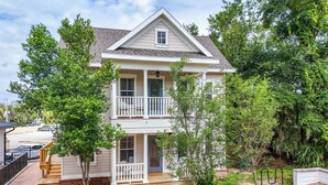 A two-story house with a front porch, a small front yard, and a driveway. - Beautiful Townhouse IN THE VERY HEART OF DT MT, DORA! (Mount Dora)
