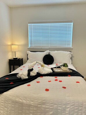 4 bedrooms, desk, iron/ironing board, free WiFi