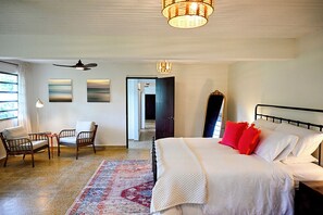 2 Schlafzimmer, Zimmersafe, Schreibtisch, Bügeleisen/Bügelbrett