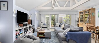 Boat House Villa 2 - Walk to the beach, shops, restaurants