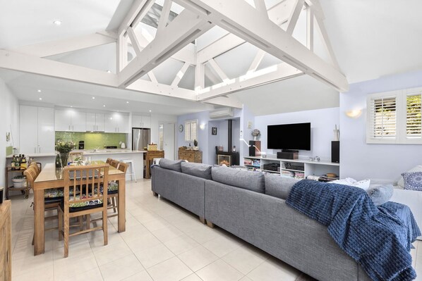 Smart TV, DVD player, books