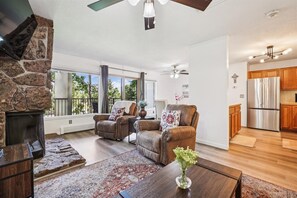 Télévision, cheminée