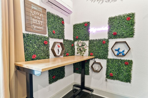 Interior - San Antonio Furnished Getaway l 30+ Night Stay (San Antonio)