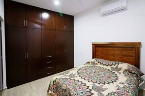 1 bedroom, desk, iron/ironing board, WiFi