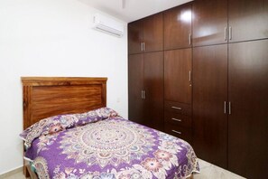 1 bedroom, desk, iron/ironing board, WiFi