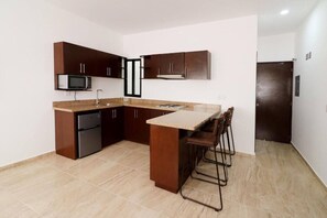 Microwave, stovetop, cookware/dishes/utensils