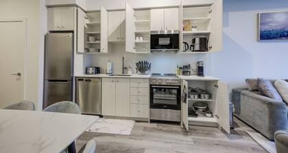 Luxury Two Bedroom Condo w/ King Bed & Gym