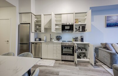 Luxury Two Bedroom Condo w/ King Bed & Gym