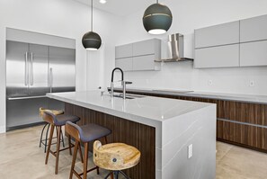 Mikrowelle, Ofen, Herdplatte, Geschirrspüler