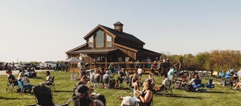 The Little Brick House - Walkable to the Square Dining & Shopping