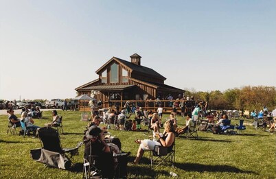 The Little Brick House - Walkable to the Square Dining & Shopping