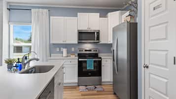 Frigorífic, microones, forn i placa de cuina