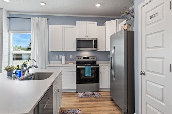 Frigorífic, microones, forn i placa de cuina