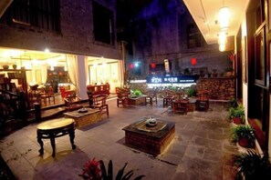 المنشأة من الداخل