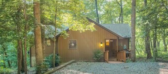 Holly Cabin • Creekside Calm