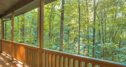 Holly Cabin • Creekside Calm