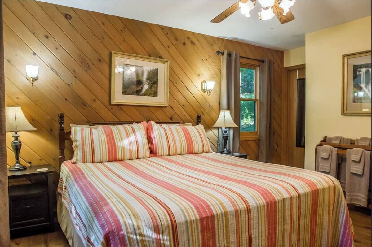 2 dormitorios, tabla de planchar con plancha, Internet y ropa de cama