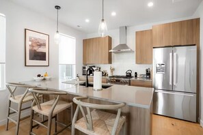 Fridge, microwave, oven, stovetop - Luxury Tennyson Brownstone / Mountain Views + Dining, Bars, Shops & Parks (Denver)