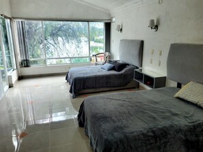 4 dormitorios, tabla de planchar con plancha, Internet y ropa de cama