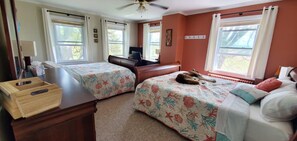4 bedrooms, iron/ironing board, WiFi, bed sheets - 4Pillars at Green Lake WIsconsin (Ripon)