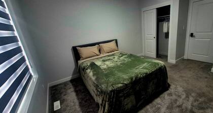 Cozy, Modern and spacious house in Edgemont woodhaven Edmonton.