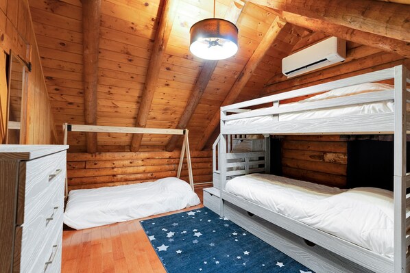 3 chambres, fer et planche à repasser, lit parapluie, Wi-Fi gratuit