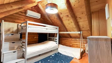 3 bedrooms, iron/ironing board, travel cot, free WiFi