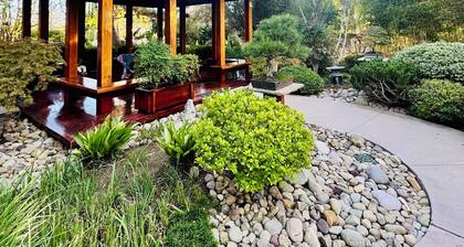 Westlake Village Luxe 2BR. Pool View. High-End Massage Chair Retreat