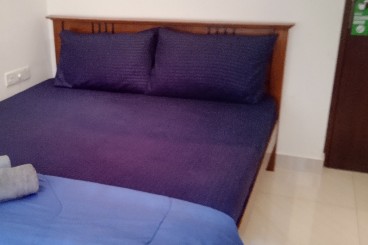 Comfort Double Room | Blackout drapes, soundproofing, iron/ironing board, free WiFi
