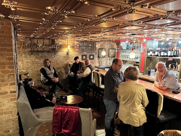 Bar (on property) - The Inn at Southern Oaks located in Historic Lavonia, GA, close to Lake Hartwell (Lavonia)