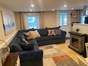Smart TV, fireplace