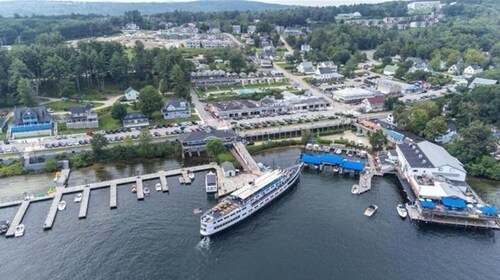 Cozy 2-Bed Lakefront Weirs Beach