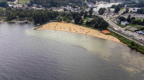 Cozy 2-Bed Lakefront Weirs Beach