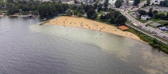 Cozy 2-Bed Lakefront Weirs Beach