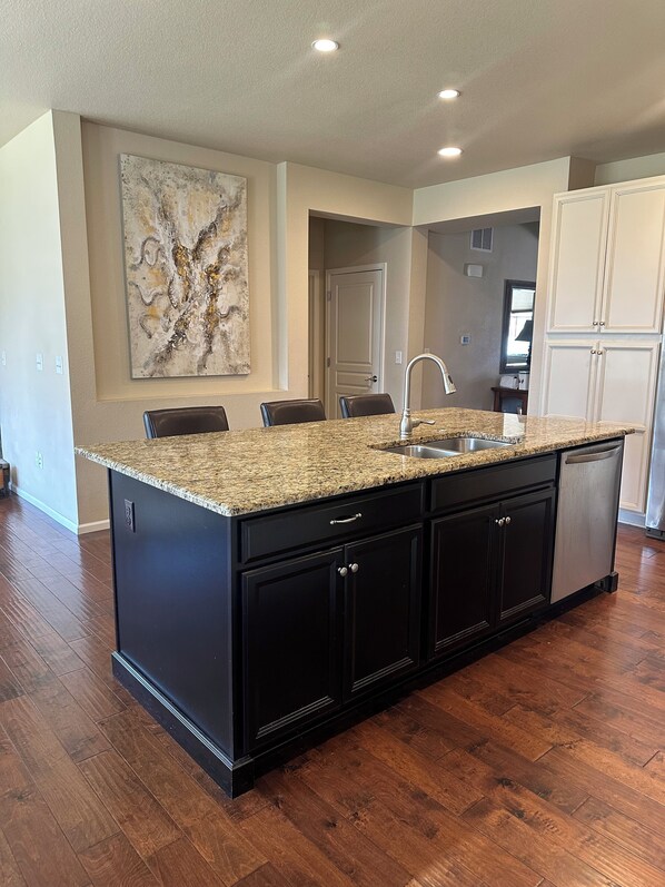 Interior - Charming 3-bedroom house in Lovely Loveland with AC (Loveland)