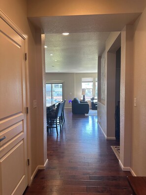 Interior - Charming 3-bedroom house in Lovely Loveland with AC (Loveland)