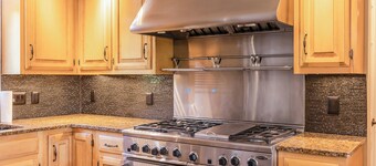 Spacious 9-bedroom house in tranquil Monroe with AC