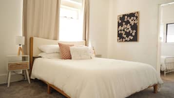 3 bedrooms, iron/ironing board, WiFi, bed sheets