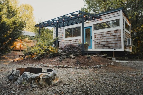 Tilton River Cozy Retreat w/Hot Tub! Firepit!