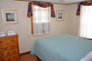 2 bedrooms, desk, free WiFi, bed sheets
