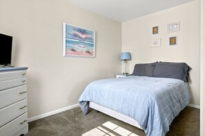 2 bedrooms, desk, free WiFi, bed sheets