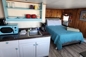 1 bedroom, desk, free WiFi, bed sheets