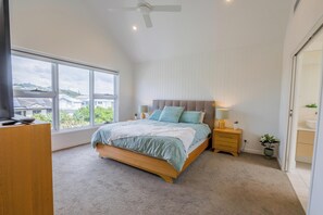 4 bedrooms, desk, iron/ironing board, WiFi