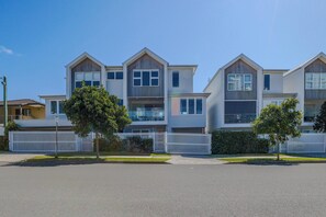 Exterior - Cedar Sands Hideaway - 4BRM Home (Gold Coast)