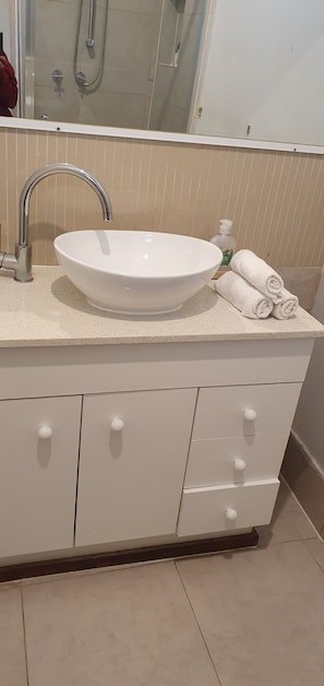 Towels, soap, toilet paper - Entire House-close to Supermarket/gym/Restaurants (Melton)