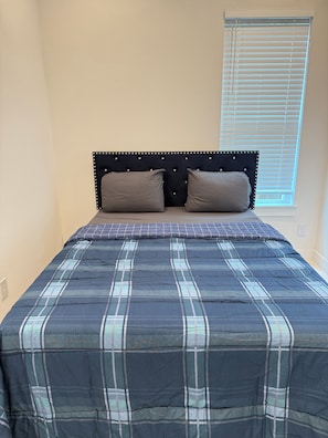 3 bedrooms, iron/ironing board, Internet, bed sheets