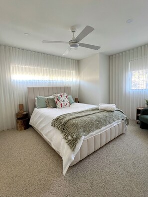 3 bedrooms, iron/ironing board, free WiFi, bed sheets - Hawks Nest Holiday Haven -Relaxed Coastal Getaway (Hawks Nest)