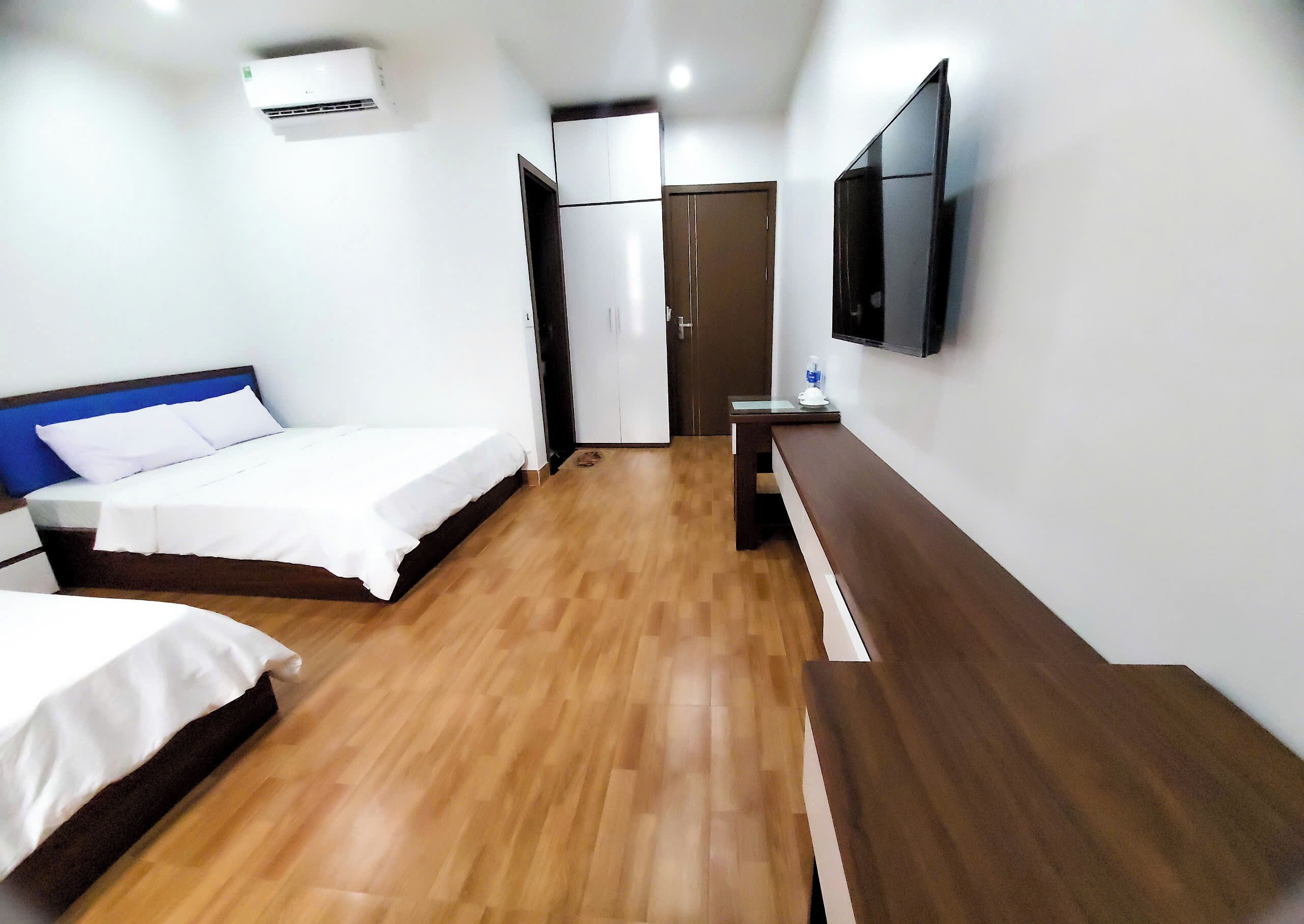 Family Room | Desk, laptop workspace, soundproofing, free WiFi