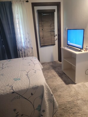 Standard Single Room, Garden View | Desk, iron/ironing board, free WiFi