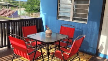 Departamento estándar, para no fumadores, vista al jardín | Terraza o patio